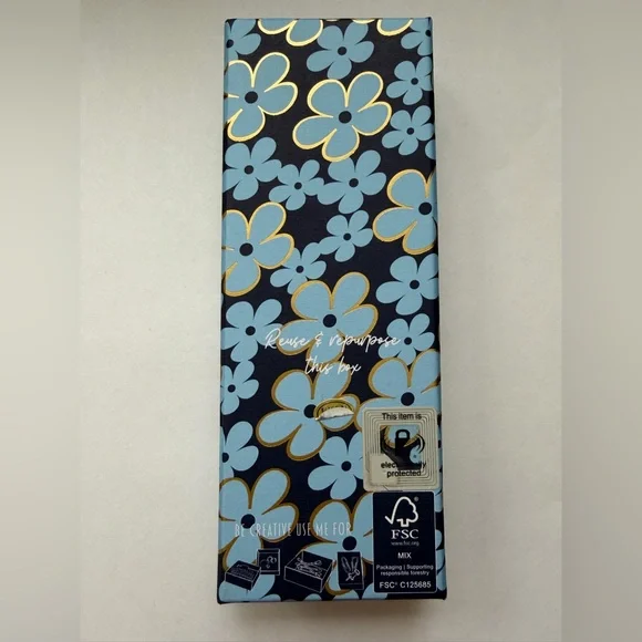 Piper K Paris Themed Bag Charm / Keychain in Gold & Pink - Picture 12 of 14